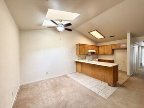 3068 W Queens Cir in Merced, CA - Building Photo - Building Photo