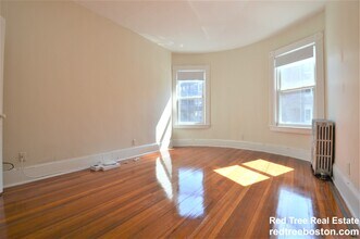 1595 Beacon St, Unit 4 in Brookline, MA - Foto de edificio - Building Photo