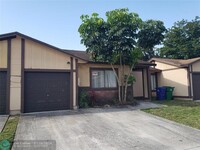 9790 W Elm Ln in Miramar, FL - Building Photo - Building Photo