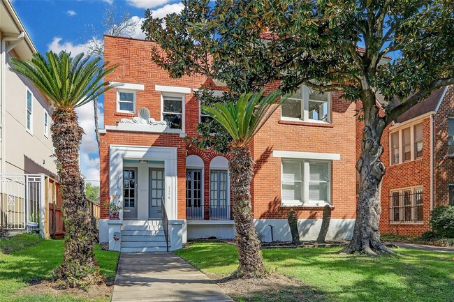 1114 1/2 Bartlett St