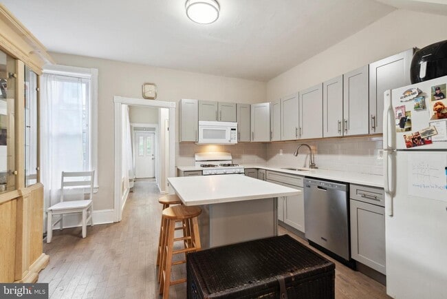 1363 E Rittenhouse St photo'