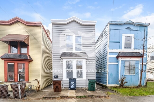property at 29 E 13th St