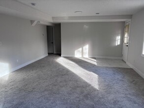 70 Edgebank Cir NW in Calgary, AB - Building Photo - Building Photo