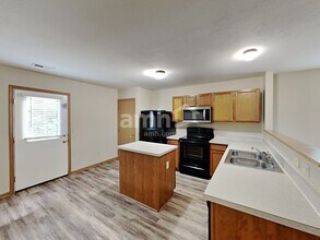 439 Wellsleyglen Dr in Columbus, OH - Building Photo - Building Photo