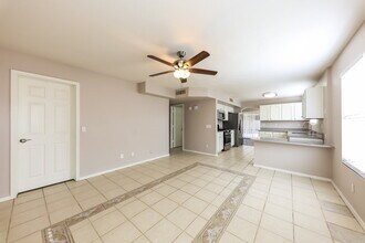 9147 N 73rd Ln in Peoria, AZ - Foto de edificio - Building Photo