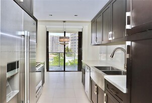 4000 Island Blvd in Aventura, FL - Building Photo