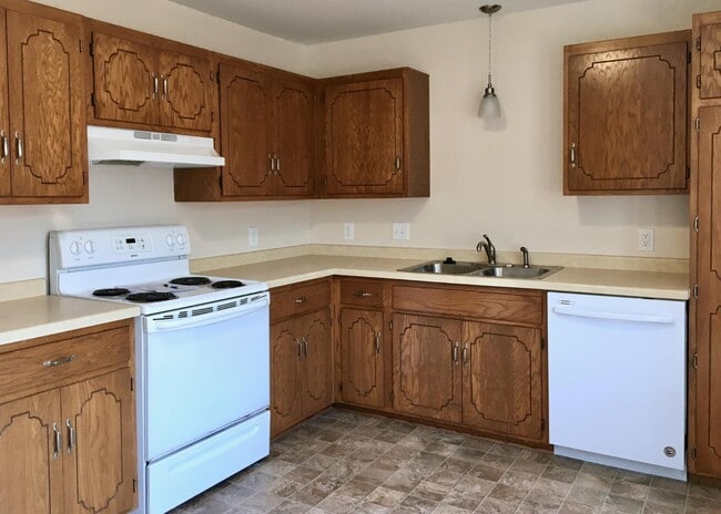 334 4th St N in Hudson, WI - Building Photo - Building Photo