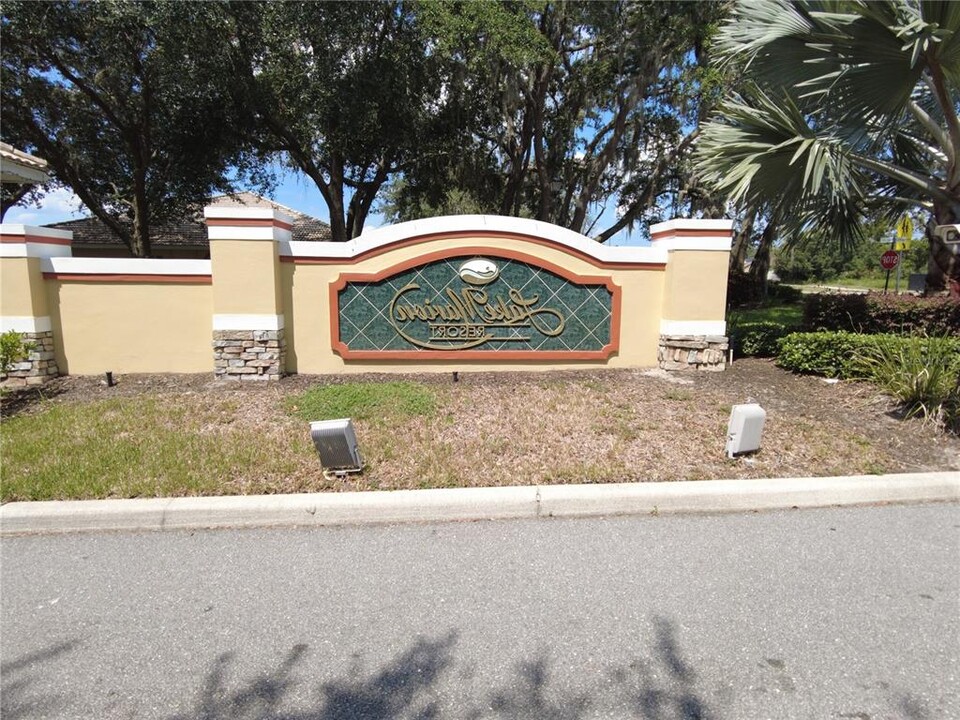 2202 Lake Marion Golf Resort in Poinciana, FL - Building Photo