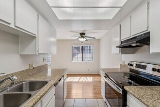 476 E Cypress Ave in Burbank, CA - Building Photo - Building Photo