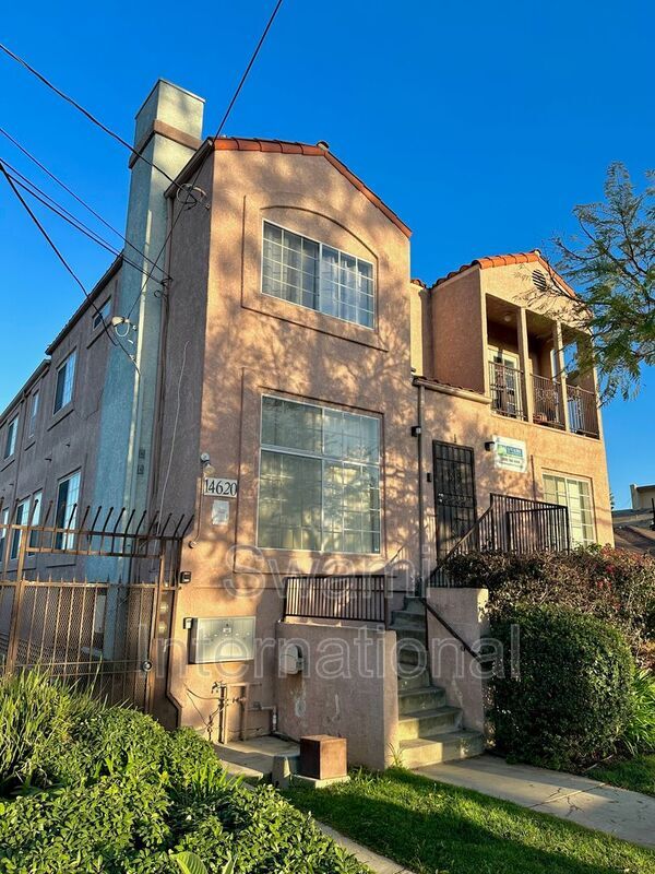 14620 Berendo Ave in Gardena, CA - Building Photo - Building Photo