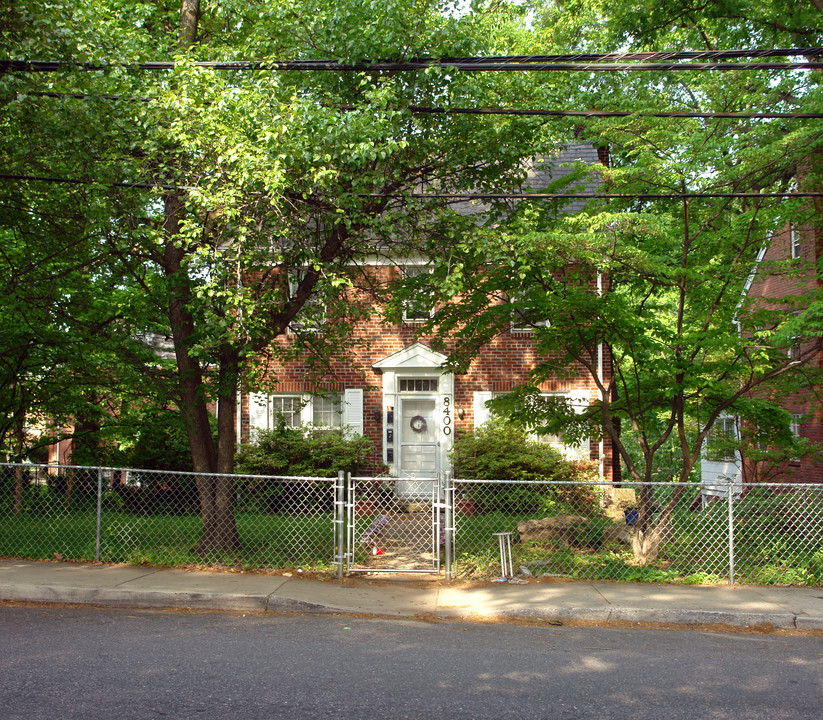 8400 Flower Ave in Takoma Park, MD - Building Photo