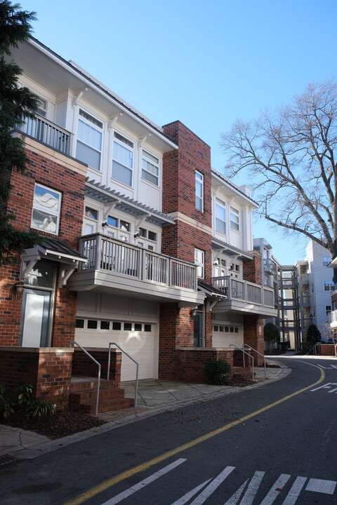 930 Gracie Way in Charlotte, NC - Building Photo