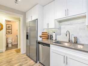 15875 Marine Dr in White Rock, BC - Building Photo - Building Photo