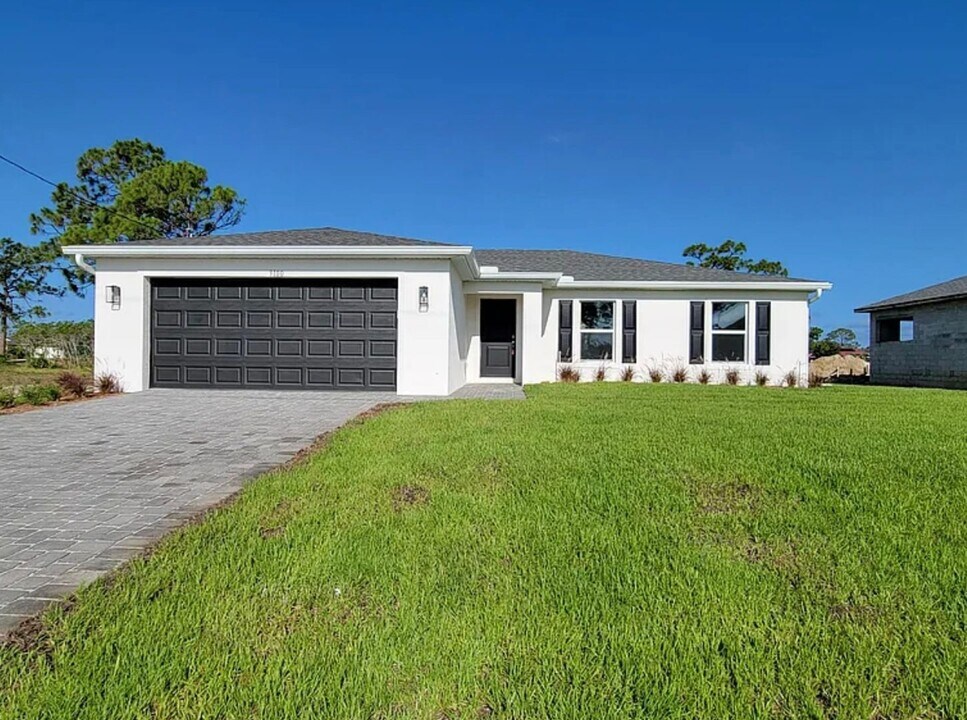 3749 NE 15th Pl in Cape Coral, FL - Building Photo