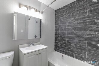 923 W Main St in New Britain, CT - Building Photo - Building Photo