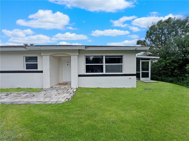 1023 Danforth St in Lehigh Acres, FL - Foto de edificio - Building Photo