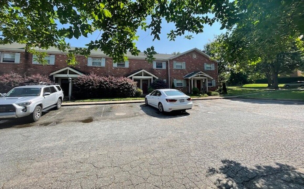 1201 Green Oaks Ln in Charlotte, NC - Building Photo