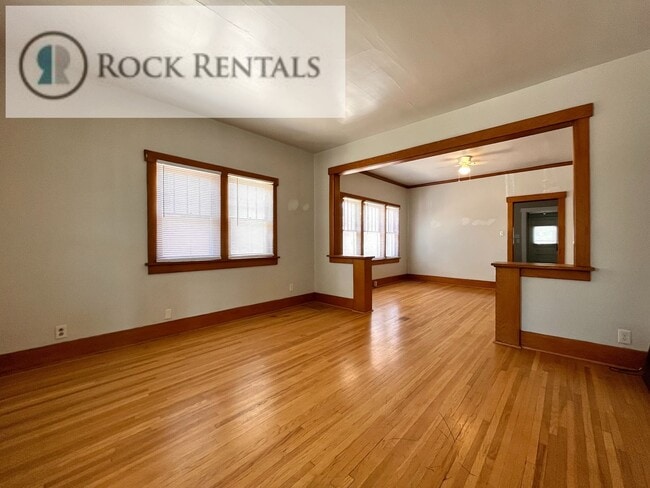 property at 118 E 16th Ave