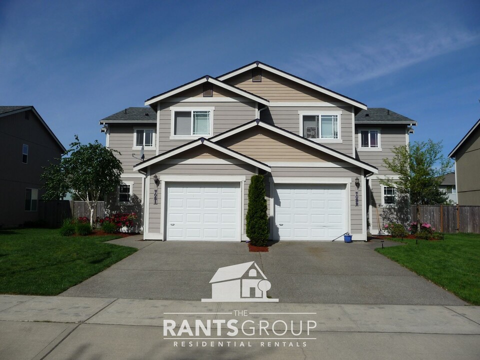 7029-7031 Lazy Ct SW in Olympia, WA - Foto de edificio