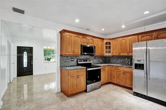 2902 SW 67th Way in Miramar, FL - Foto de edificio - Building Photo