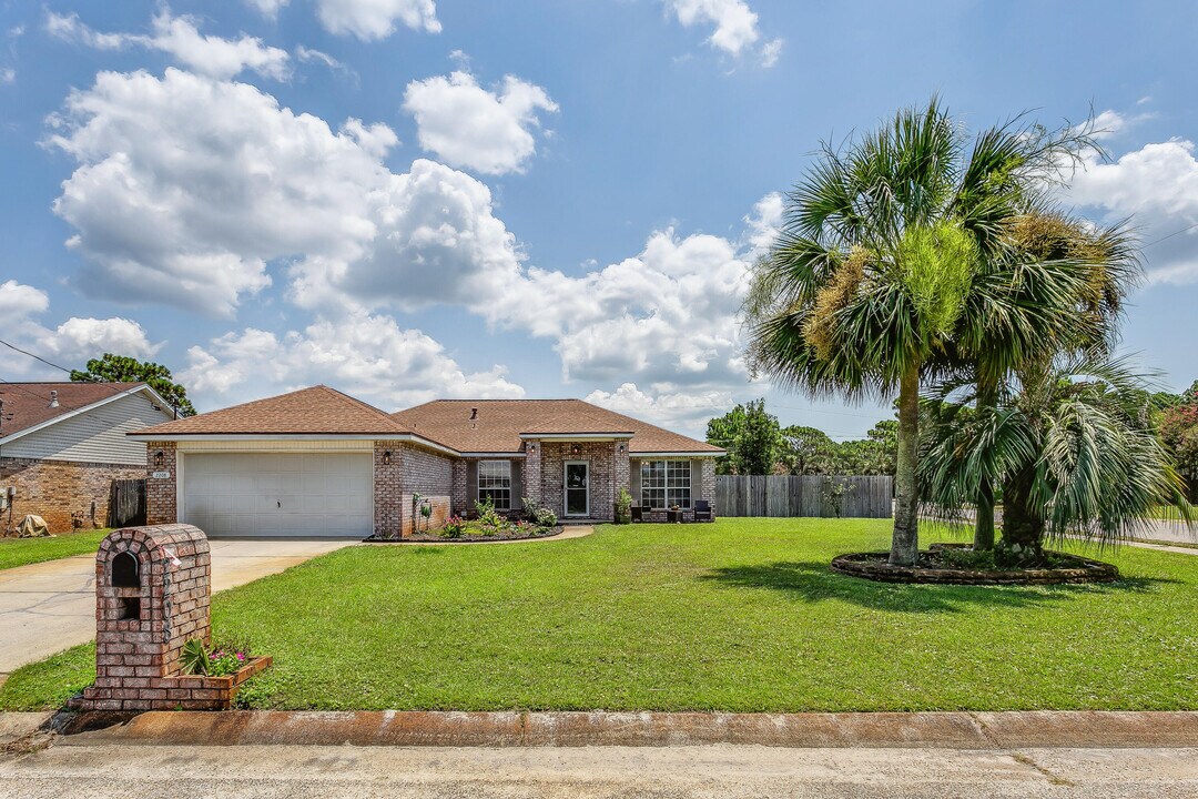 2208 Seascale Ct in Navarre, FL - Building Photo