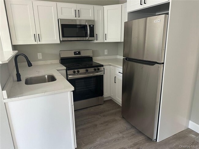 6 Flynn Ln in Poughkeepsie, NY - Building Photo - Building Photo
