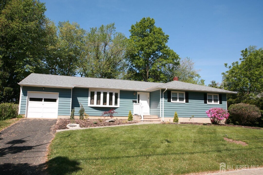 59 Jensen St in East Brunswick, NJ - Building Photo