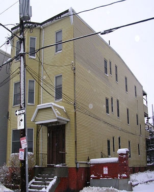 348 Saratoga St in East Boston, MA - Foto de edificio