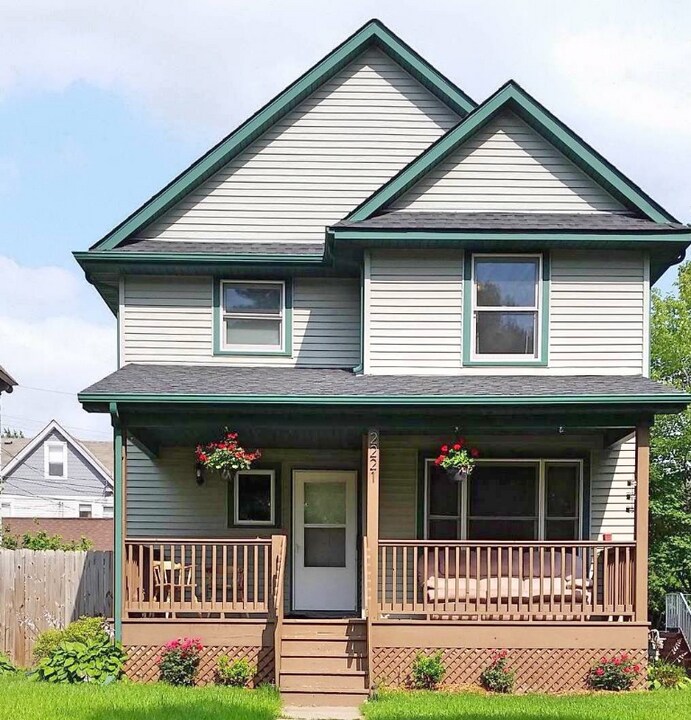 2221 Polk St NE in Minneapolis, MN - Building Photo