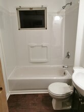 1901 Seneca St, Unit 1 in Buffalo, NY - Foto de edificio - Building Photo