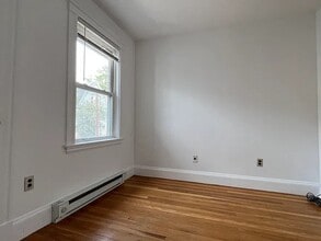 24 Chetwynd Rd, Unit #2 in Somerville, MA - Foto de edificio - Building Photo