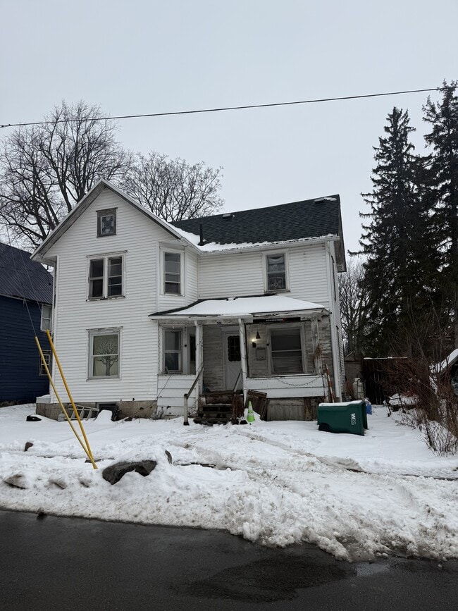 property at 27 Crane Pl