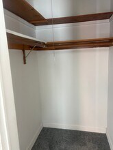 2424 E Webster Pl, Unit 210 in Milwaukee, WI - Building Photo - Building Photo