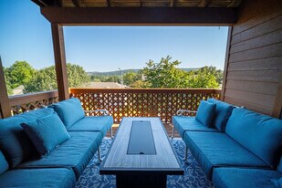 206 Hampshire Dr in Branson, MO - Building Photo