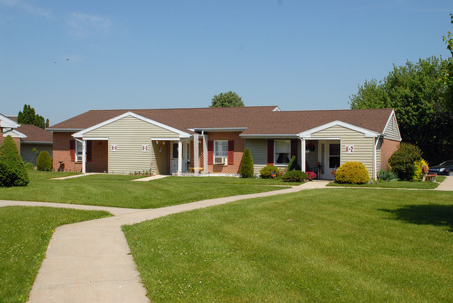 Saucony Cross Apartments