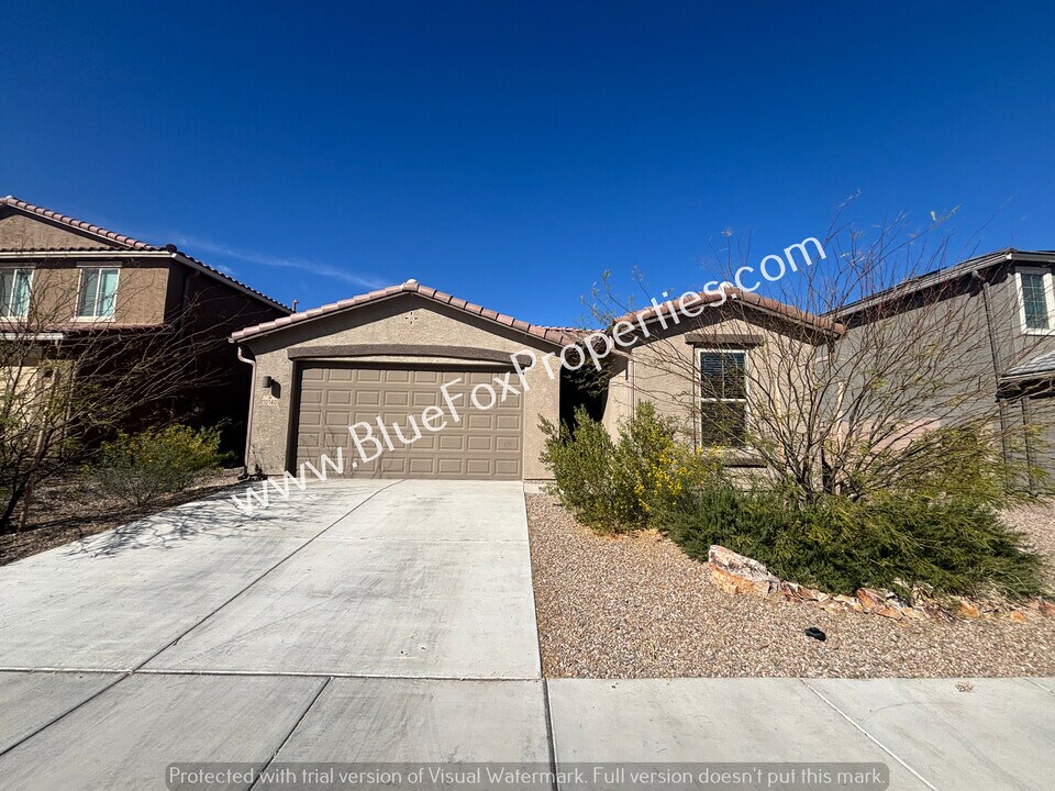 10140 S Rolling Water Dr in Vail, AZ - Building Photo