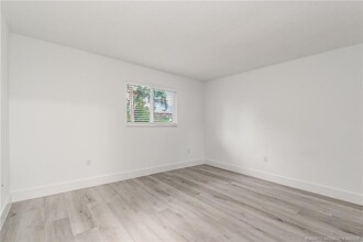 644 SW Cleveland Ave in Stuart, FL - Building Photo - Building Photo