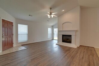11928 Brown Fox Dr in Fort Worth, TX - Building Photo - Building Photo