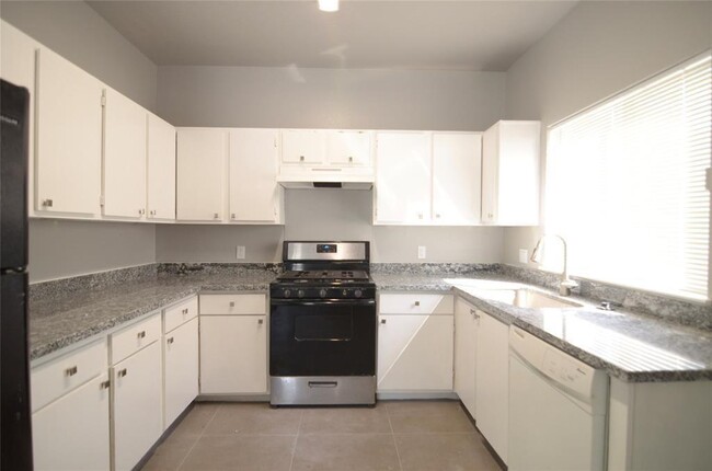 11049 Albury Dr in Houston, TX - Building Photo - Building Photo