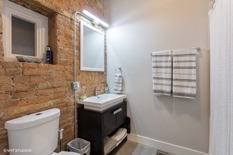 2001 S Loomis St in Chicago, IL - Building Photo - Interior Photo