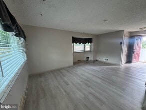 39 N Pennewell Dr in Wilmington, DE - Building Photo - Building Photo