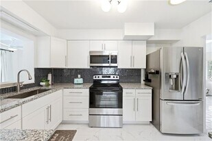 1147 Shady Rest Ln in Naples, FL - Building Photo