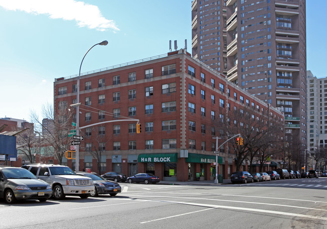 1325 Fifth Ave in New York, NY - Foto de edificio - Building Photo
