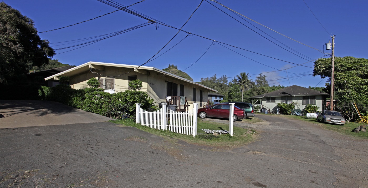 54-055 Waikulama St in Hauula, HI - Foto de edificio