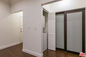 7223 Willoughby Ave in Los Angeles, CA - Building Photo - Building Photo