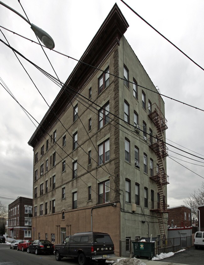 580 59th St in West New York, NJ - Building Photo - Building Photo