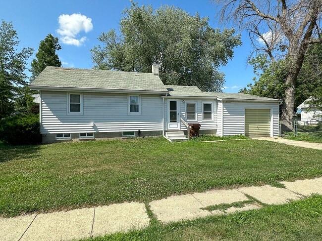 328 Washington Ave in Ames, IA - Building Photo - Building Photo