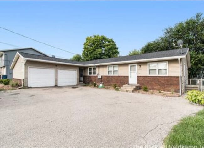 3719 Kalamazoo Ave SE