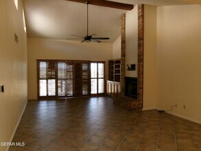 246 Casas Bella Ln in Santa Teresa, NM - Building Photo - Building Photo