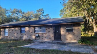 883 W Ohio Ave in Lake Helen, FL - Building Photo